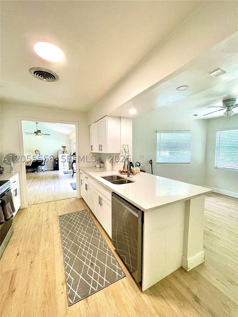 4 bedroom SingleFamilyResidence at 15831 Palmetto Club Dr, Palmetto Country Club Est, Miami — photo 3