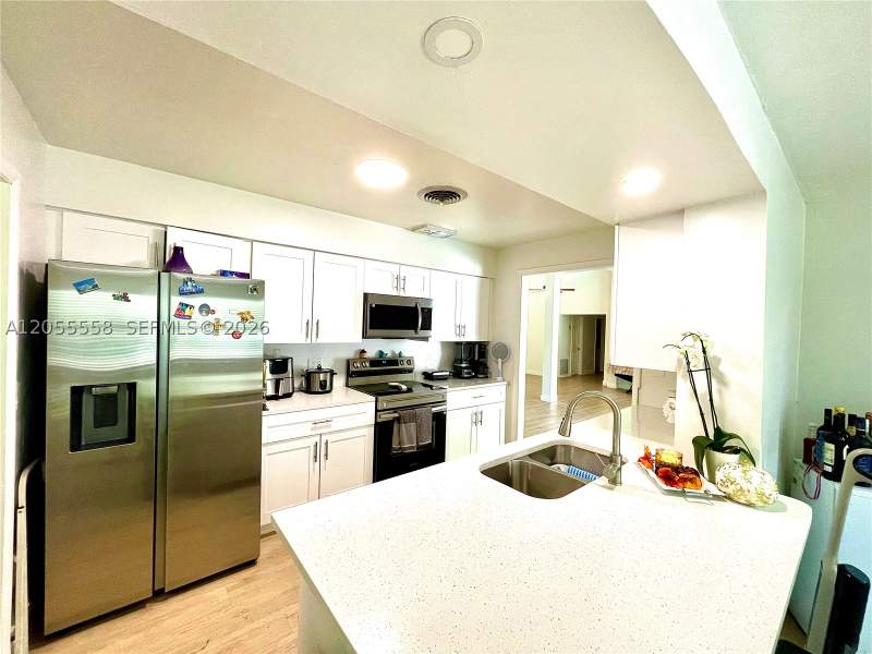 4 bedroom SingleFamilyResidence at 15831 Palmetto Club Dr, Palmetto Country Club Est, Miami — photo 4