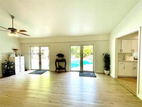 15831 Palmetto Club Dr, Miami FL - photo 7 of 11