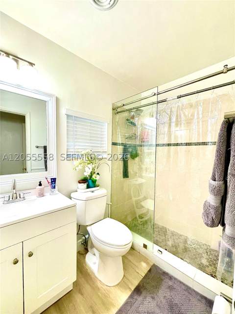 15831 Palmetto Club Dr, Miami FL - photo 9 of 11