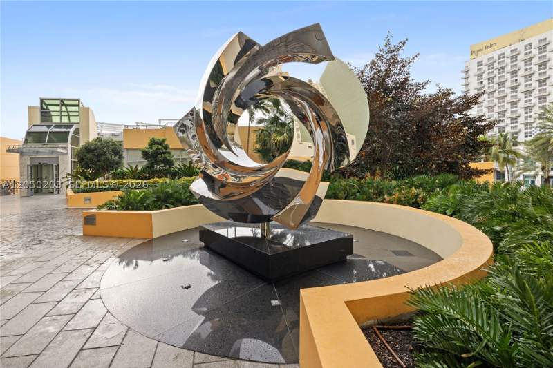 3 bedroom Condominium at 1455 Ocean Dr 1009, Il Villaggio On South Bea, Miami Beach — photo 3