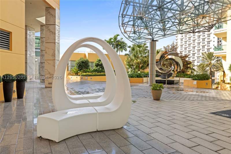 3 bedroom Condominium at 1455 Ocean Dr 1009, Il Villaggio On South Bea, Miami Beach — photo 4