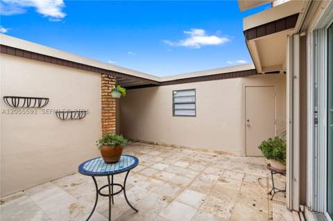 7282 Jacaranda Ln, Miami Lakes FL - photo 14 of 61