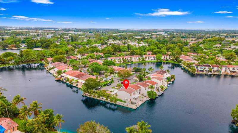 3 bedroom Townhouse at 7282 Jacaranda Ln, Miami Lakes Lake Martha S, Miami Lakes — photo 3