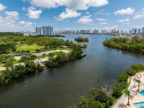 16385 Biscayne Blvd 1103, North Miami Beach FL - photo 18 of 57