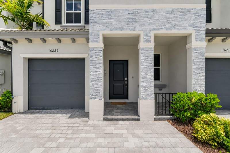 4 bedroom Townhouse at 16229 SW 288th Terrace, Cedar Pointe, Homestead — photo 2