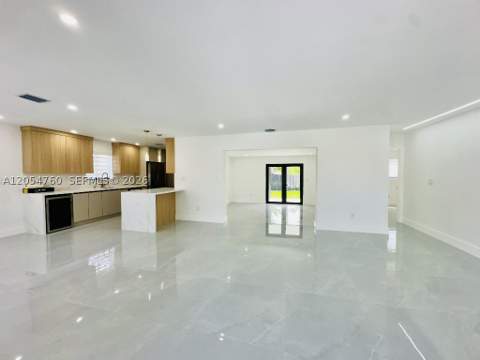 430 SW 100th Ave, Sweetwater FL - photo 6 of 40