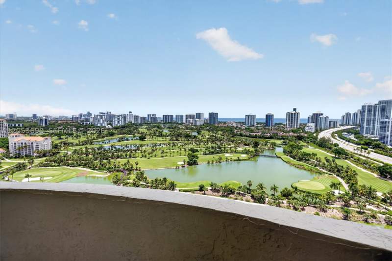 1 bedroom Condominium at 19501 W Country Club Dr 2401, Turnberry On The Green, Aventura — photo 4