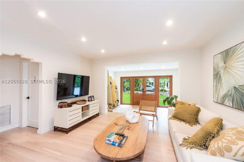 3 bedroom SingleFamilyResidence at 4155 Pamona Ave, Utopia, Miami — photo 4