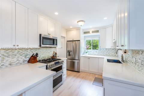 4155 Pamona Ave, Miami FL - photo 7 of 32