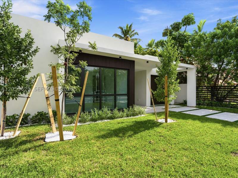 4 bedroom SingleFamilyResidence at 1621 SW 11th Ter, Shenandoah, Miami — photo 5