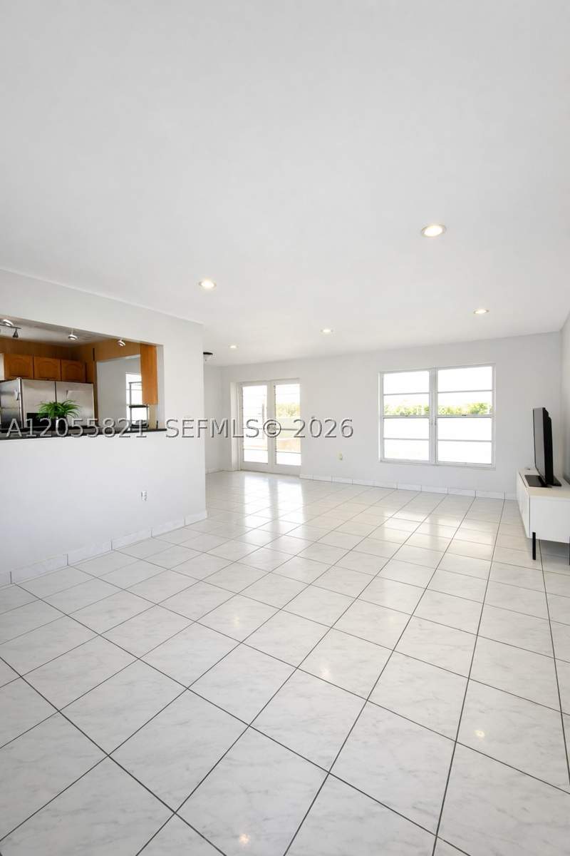 4 bedroom SingleFamilyResidence at 10221 SW 169th St, Oakbrook, Miami — photo 3