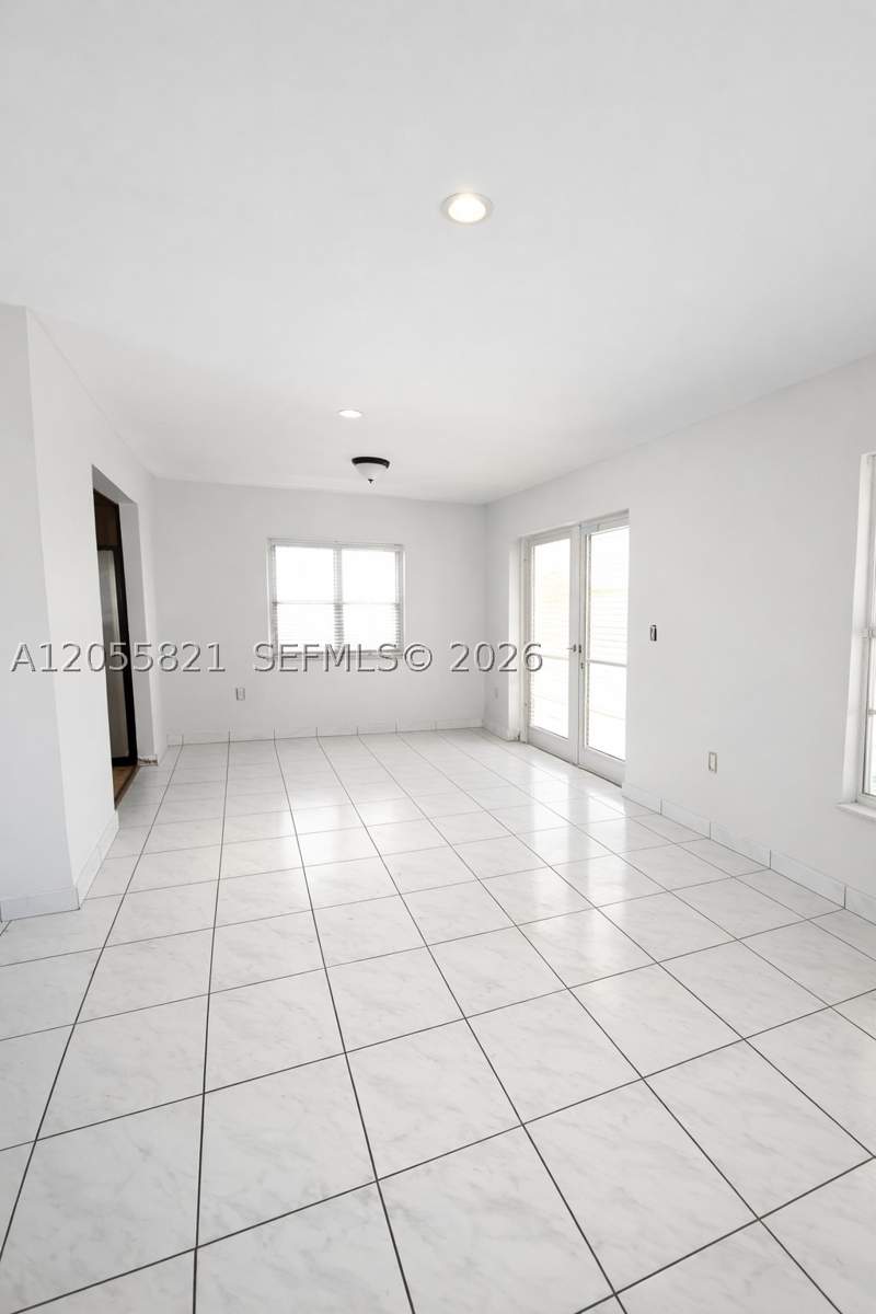 4 bedroom SingleFamilyResidence at 10221 SW 169th St, Oakbrook, Miami — photo 4