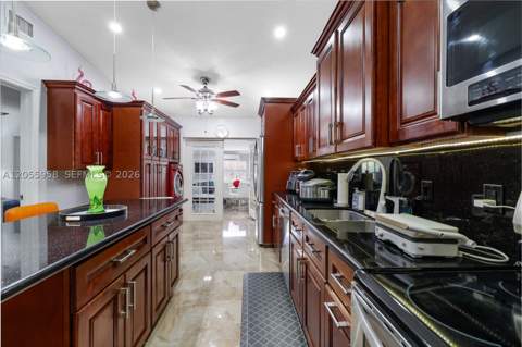 11425 NW 88th Ct, Hialeah Gardens FL - photo 13 of 46