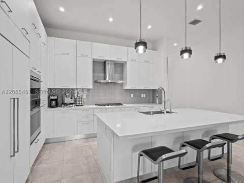 8143 NW 47th Ter, Doral FL - photo 11 of 56