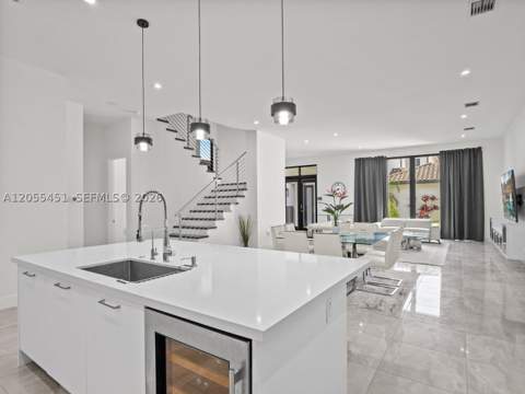 8143 NW 47th Ter, Doral FL - photo 12 of 56