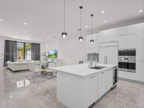 8143 NW 47th Ter, Doral FL - photo 13 of 56