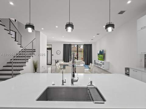 8143 NW 47th Ter, Doral FL - photo 14 of 56