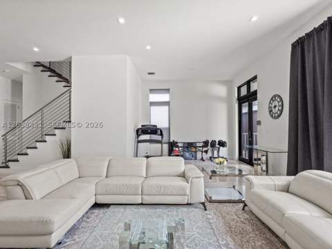 8143 NW 47th Ter, Doral FL - photo 18 of 56