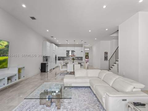 8143 NW 47th Ter, Doral FL - photo 19 of 56