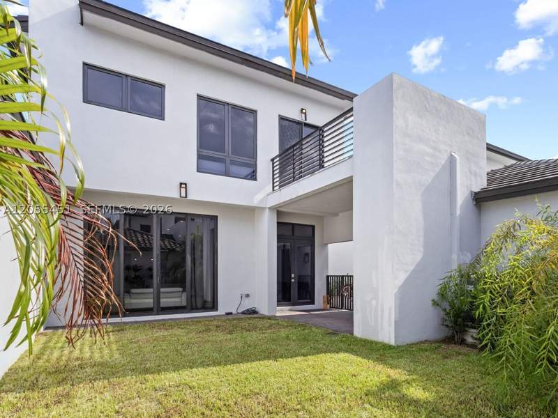 4 bedroom SingleFamilyResidence at 8143 NW 47th Ter, Downtown Doral South Phas, Doral — photo 5