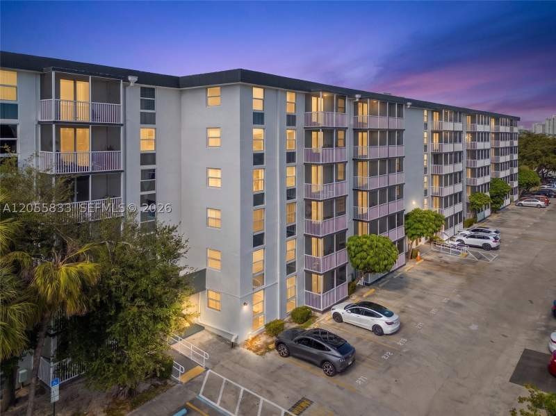 1 bedroom Condominium at 16851 NE 23rd Ave A516, Woodside Apts Condo, North Miami Beach — photo 2