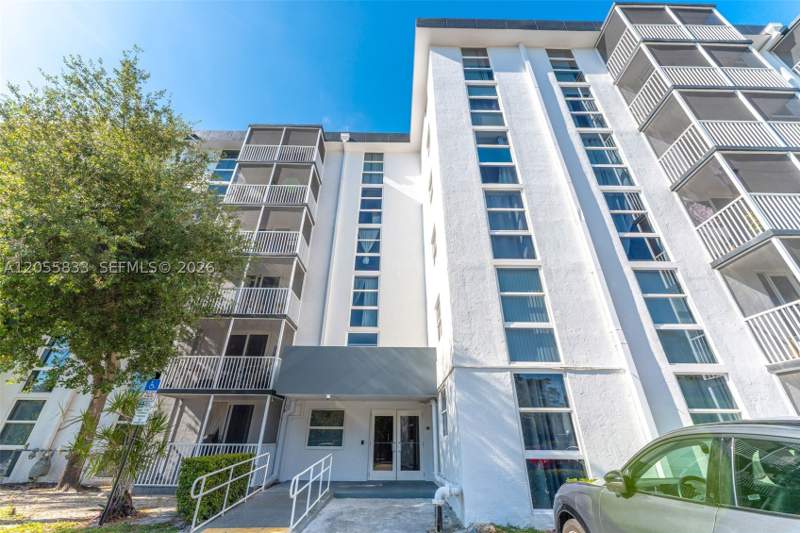 1 bedroom Condominium at 16851 NE 23rd Ave A516, Woodside Apts Condo, North Miami Beach — photo 4