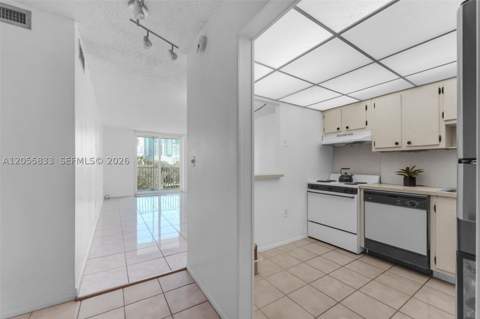 16851 NE 23rd Ave A516, North Miami Beach FL - photo 7 of 29