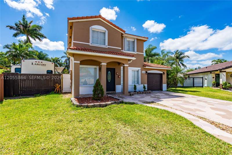 3 bedroom SingleFamilyResidence at 13790 SW 174th St, Weitzer Serena Lakes Esta, Miami — photo 2