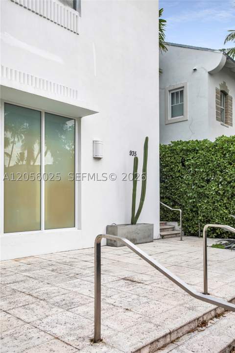 935 Euclid Ave 8, Miami Beach FL - photo 10 of 11