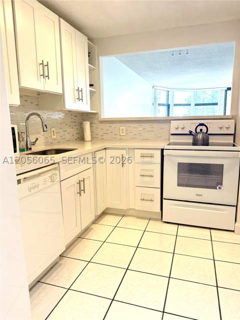 20100 W Country Club Dr 608, Aventura FL - photo 8 of 26
