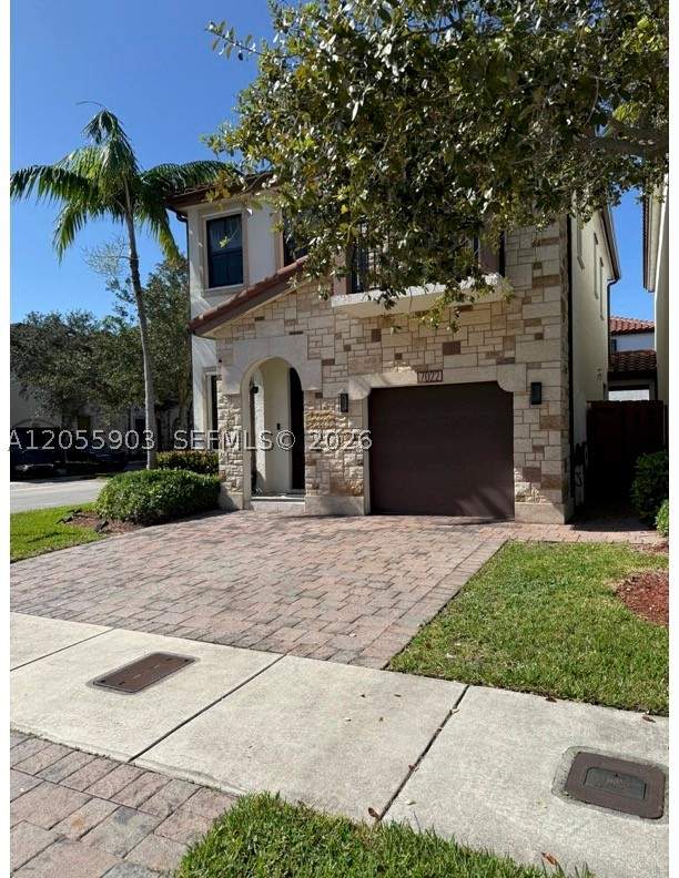 4 bedroom SingleFamilyResidence at 7022 NW 102nd Pl, Vintage Estates, Doral — photo 4