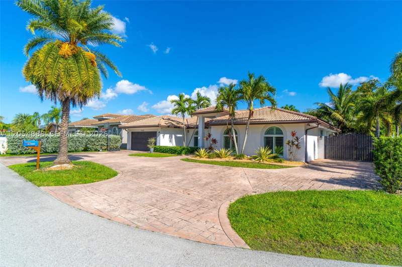 4 bedroom SingleFamilyResidence at 15260 SW 143rd St, Christina Estates, Miami — photo 2