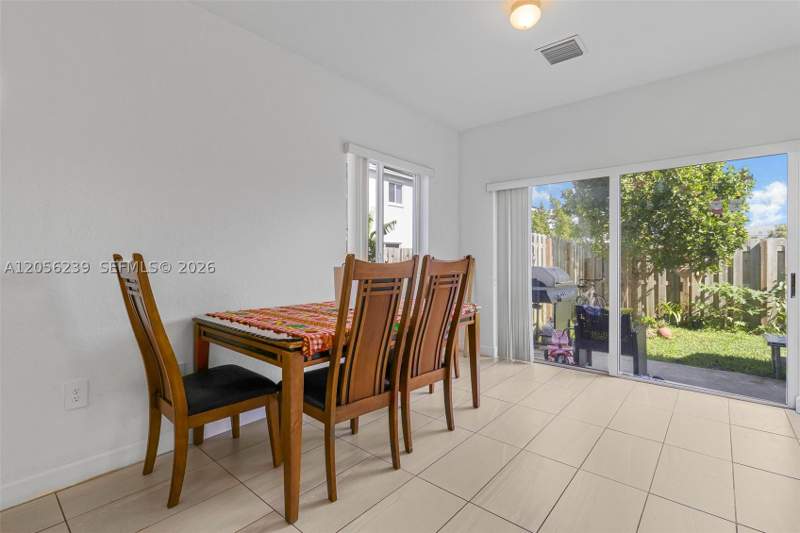 4 bedroom Townhouse at 417 NW 12th Pl, Forest Park Villas, Florida City — photo 4