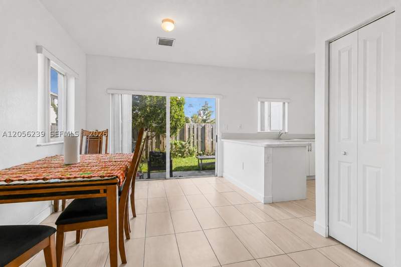 4 bedroom Townhouse at 417 NW 12th Pl, Forest Park Villas, Florida City — photo 5
