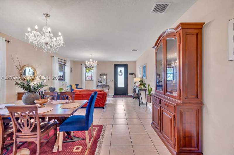 5 bedroom SingleFamilyResidence at 10445 SW 226th St, Enclave At Black Point Ma, Cutler Bay — photo 5