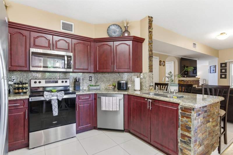 3 bedroom SingleFamilyResidence at 14640 SW 176th Ter, Summerwind Sub, Miami — photo 2