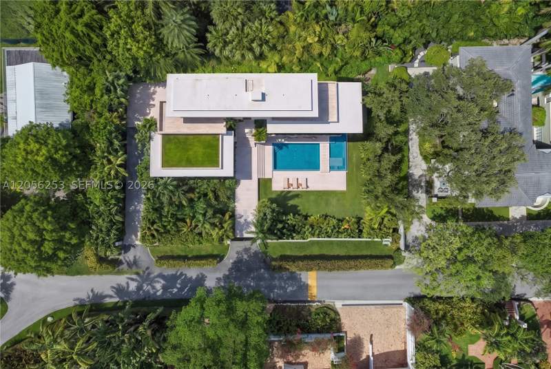 5 bedroom SingleFamilyResidence at 3400 S Moorings Way, The Moorings, Miami — photo 2