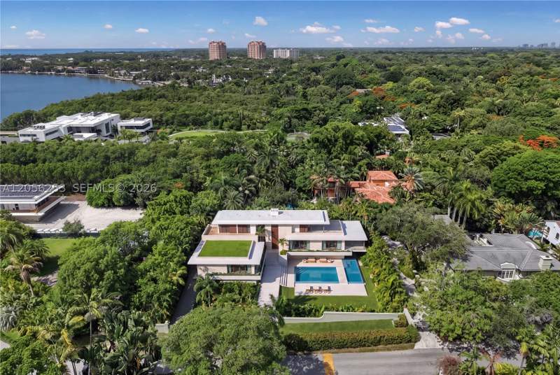 5 bedroom SingleFamilyResidence at 3400 S Moorings Way, The Moorings, Miami — photo 3