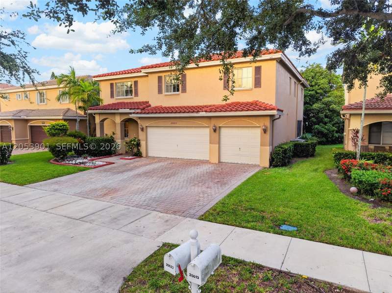 6 bedroom SingleFamilyResidence at 20623 NW 11th Ave, Sport Acres, Miami Gardens — photo 2