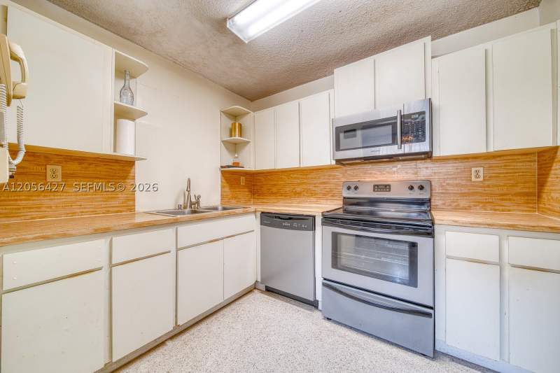 4 bedroom SingleFamilyResidence at 6335 SW 31st St, Coral Villas Rev, Miami — photo 3