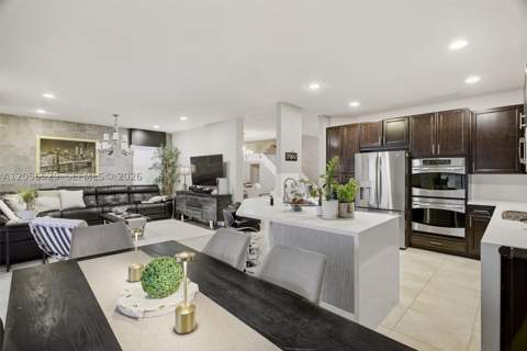 8870 NW 99th Path, Doral FL - photo 12 of 41