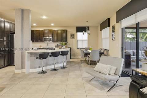 8870 NW 99th Path, Doral FL - photo 16 of 41