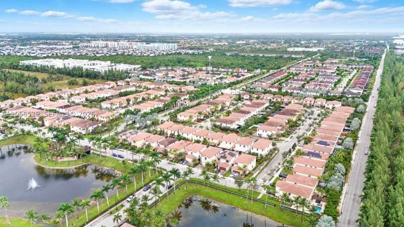 4 bedroom SingleFamilyResidence at 8870 NW 99th Path, Isles At Grand Bay, Doral — photo 5