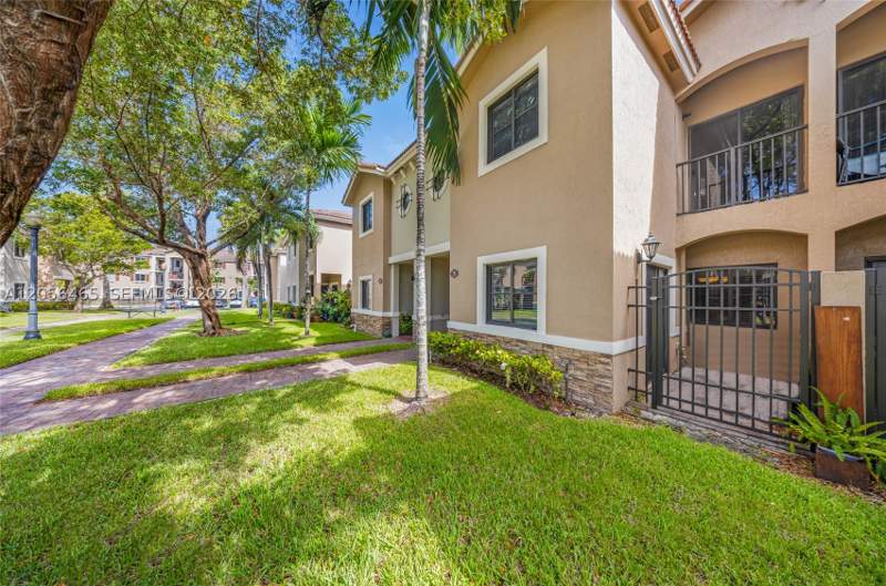 2 bedroom Townhouse at 22501 SW 88th Pl 5-25, The Courts At Bayshore I, Cutler Bay — photo 3