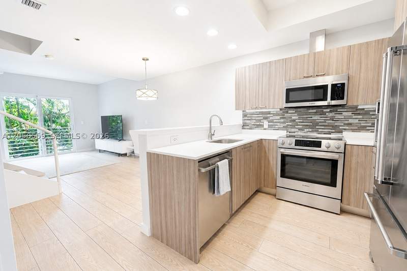 2 bedroom Townhouse at 619 Meridian Ave 4, D Gems Condo, Miami Beach — photo 4