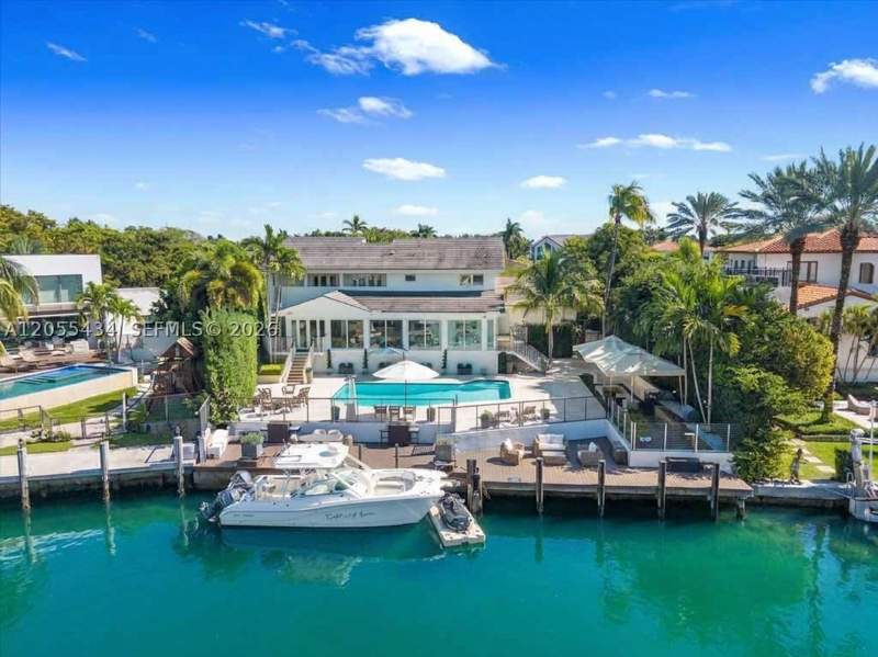 5 bedroom SingleFamilyResidence at 6832 Sunrise Ct, Sunrise Harbour Rev Pl, Coral Gables — photo 2