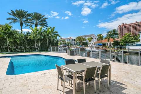 6832 Sunrise Ct, Coral Gables FL - photo 9 of 25