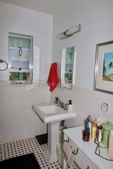 510 NE 72nd St, Miami FL - photo 8 of 11