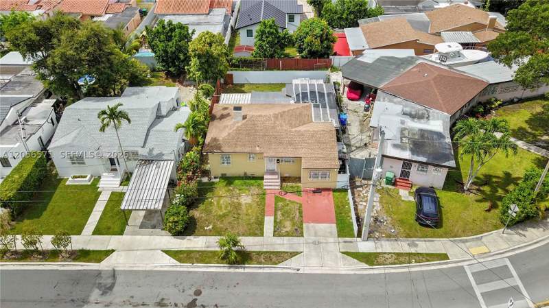 3 bedroom SingleFamilyResidence at 3080 SW 5th St, Coral Nook, Miami — photo 3